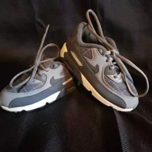 BOYS NIKE AIR MAX SIZE 10